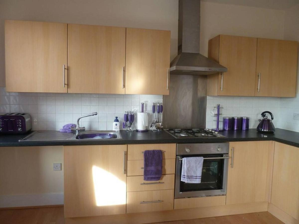 Top Floor Flat With Sea View Херн Бей Екстериор снимка