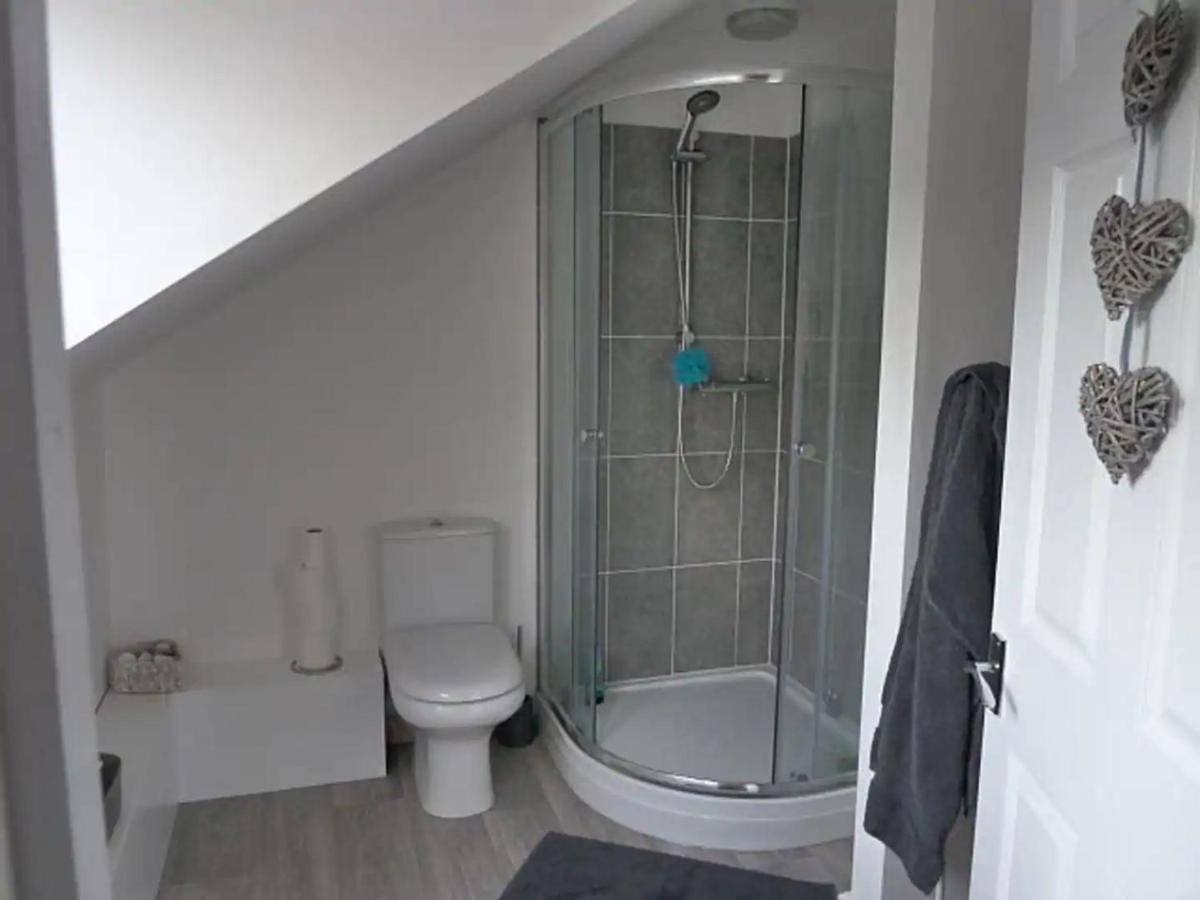 Top Floor Flat With Sea View Херн Бей Екстериор снимка