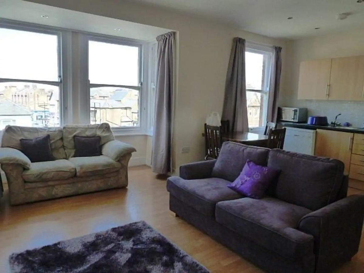 Top Floor Flat With Sea View Херн Бей Екстериор снимка