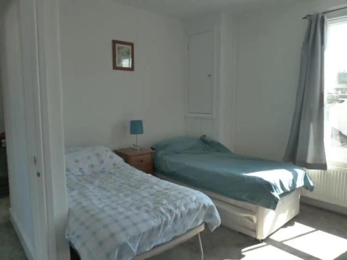 Top Floor Flat With Sea View Херн Бей Екстериор снимка
